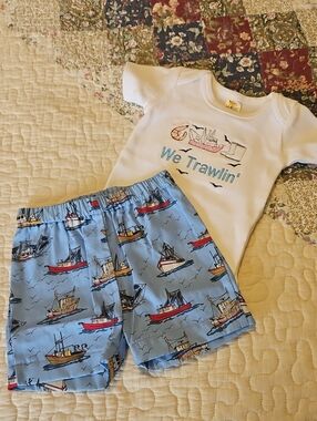 Kids 'We Trawlin'' White Bodysuit & Blue Boat Print Shorts Set